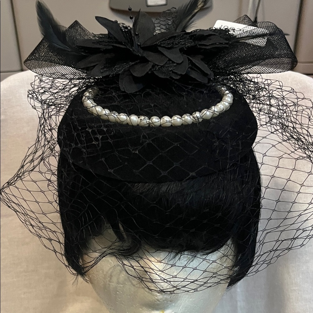 Elegant Black Fascinator Cap with Pearls